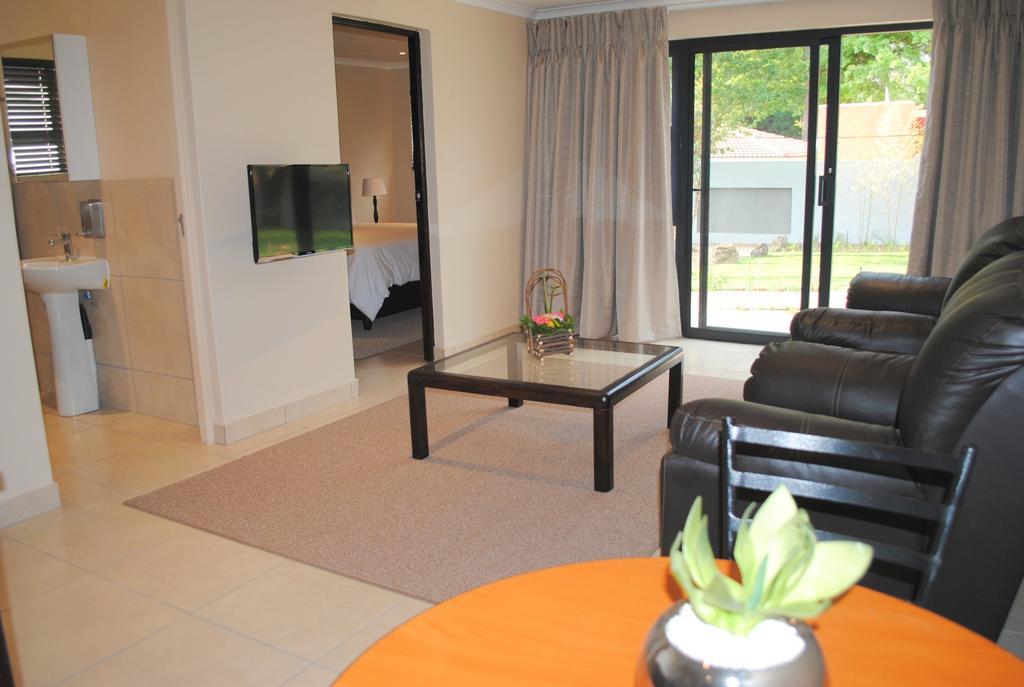 6 On Morris Guest Lodge Johannesburg Room photo